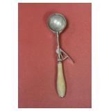 A Gilchrist Scoop - Vintage