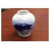 A Japanese Fukugawa Small Vase