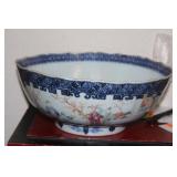 Large Chinese Export Center Bowl
