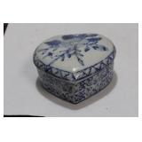 A Blue and White Porcelain Trinket Box