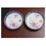A Pair of Chinese Export Bowls/Dishes