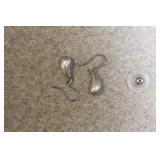 Pair of earrings