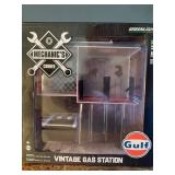 Greenlight Collectibles Mechanics Corner Vintage Gulf Oil Gas Station Diorama 