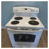 White GE Electric 4 Coil Range W:Four Burners & Digital Control Panel