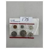 U.S. MINT 1977 Uncirculated Coin Set