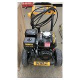 DEWALT 3600psi Pressure Washer *runs great, leaks