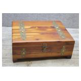Vintage Cedar Trinket Box w Glass Nativity Scene
