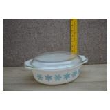 Vtg Pyrex Snowflake Casserole Dish with Lid