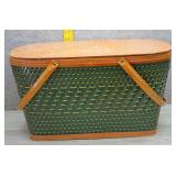 Vtg Hawkeye Green & Tan Wicker Picnic Basket