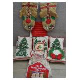 Lot Christmas Decorations: Potholders, Pillows