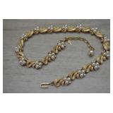 Vtg Crown Trifari Gold-tone Ribbon Necklace
