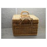 Vtg Rattan & Wicker Picnic Basket/Utility Hamper
