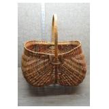 Vtg Woven Buttocks-style Gathering Basket
