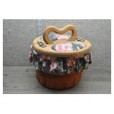 Vtg Half-bushel Wooden Sewing Basket,Floral Lining