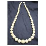 Vtg Cream Graduated Round Bead Necklace
