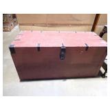 RED PAINTED LATCHING CHEST 47x23