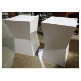 2 DECO MODERN WHITE STANDS 20'