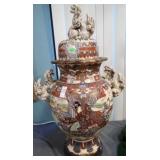 LG LIDDED DECORATIVE ORIENTAL URN 32'