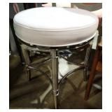 SMALL UPHOLSTERED SWIVEL SEAT