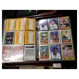 2 BINDERS BASEBALL CARDS