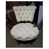 UPHOLSTERED CHAIR