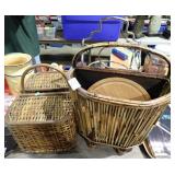 2 WOVEN BASKETS + PASTRY STAND