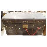 VINTAGE TRUNK W/ INSERTS 28x15