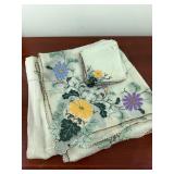 Vintage Floral Applique Tablecloth Napkin Set