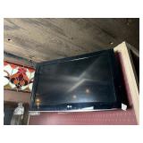 LG 32LD350 32' LCD TV With Wall Mount