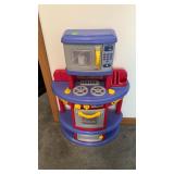 Child's Plastic Play Kitchen
