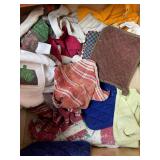 Kitchen Towels, Pot Holders & Linens