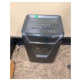 Staples SPL-TXQ24A Paper Shredder