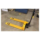 Uline H-1043 5,500 lb Pallet Truck