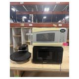 2 Microwaves & Presto Pizzazz Pizza Oven