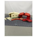 ERTL Toy Barn & Farm Pieces