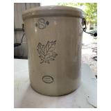 Western Stoneware 8-Gallon Maple Leaf Crock