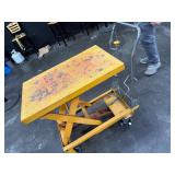 Hydraulic roll around work table