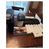 Assorted kitchen appliances