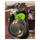 Assorted kitchen appliances