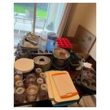 Assorted kitchen ware