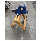 Heavy duty bench fight on wood