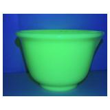 Hamilton Beach small mixing bowl w/spout-glows