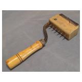 C.S. Osborne No. 253 Gooseneck Webbing Stretcher