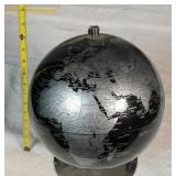 Black/White Globe
