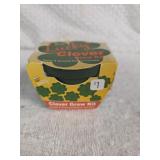 Buzzy Lucky Clover Grow Kit with Seeds and Growing