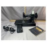 Singer Featherweight 221 Sewing Machine