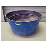 VINTAGE 5-GALLON WASHTUB PLANTER