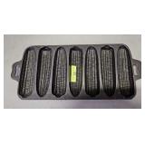 VINTAGE 12.5' CAST IRON NO. 7B CORNBREAD PAN