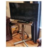 32' TOSHIBA FLATSCREEN TV W/ REMOTE W/ STAND