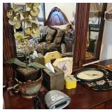 GROUP OF CLOCKS, AND HOME Dï¿½COR